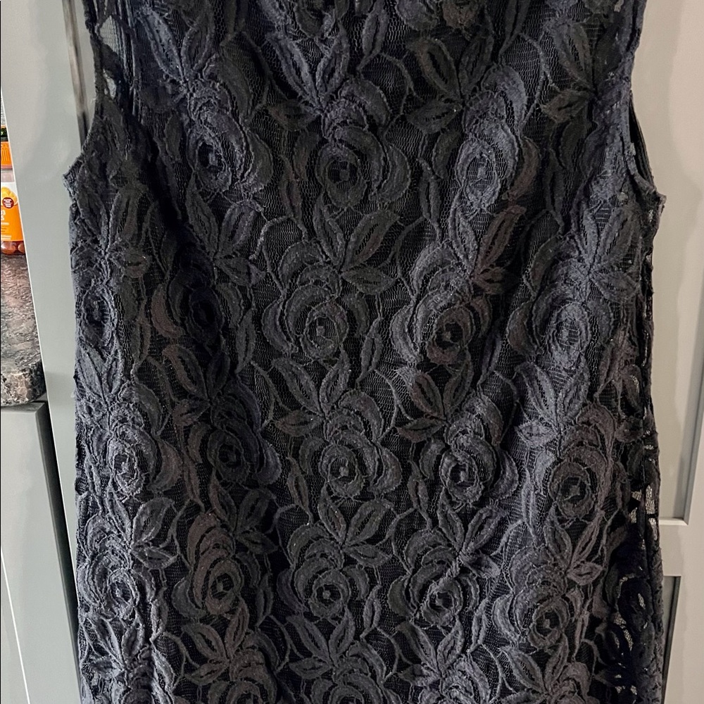 Black sleeveless ladies dress